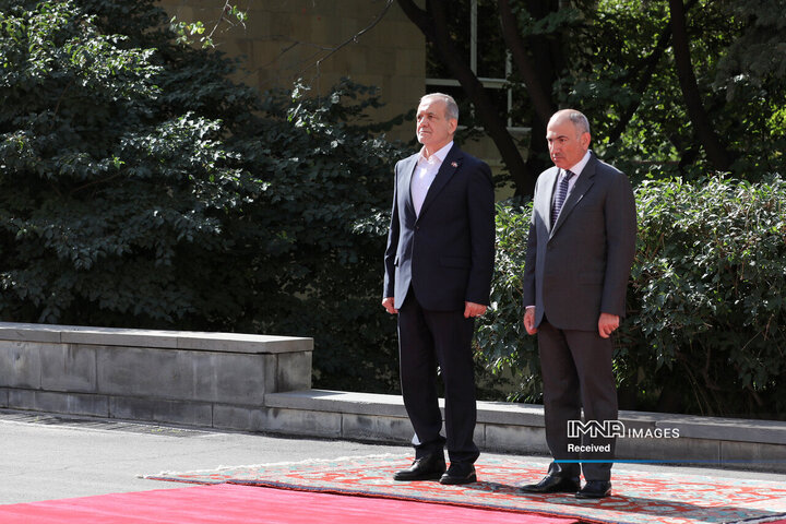 استقبال رسمی نخست وزیر ارمنستان از رئیس جمهور