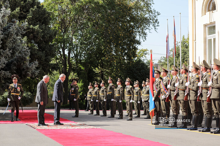 استقبال رسمی نخست وزیر ارمنستان از رئیس جمهور