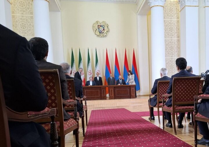 امضای یک بیانیه مشترک و ۱۰ سند همکاری میان ایران و ارمنستان