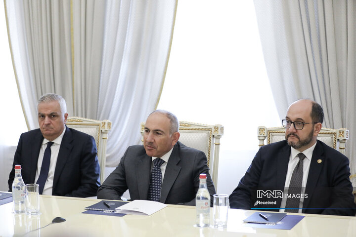 نشست مشترک هیئت‌های عالی‌رتبه ایران و ارمنستان