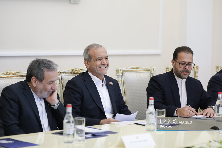 نشست مشترک هیئت‌های عالی‌رتبه ایران و ارمنستان