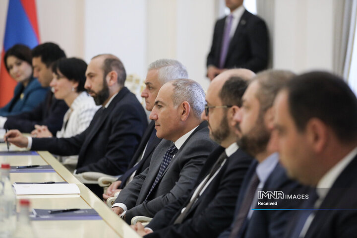 نشست مشترک هیئت‌های عالی‌رتبه ایران و ارمنستان