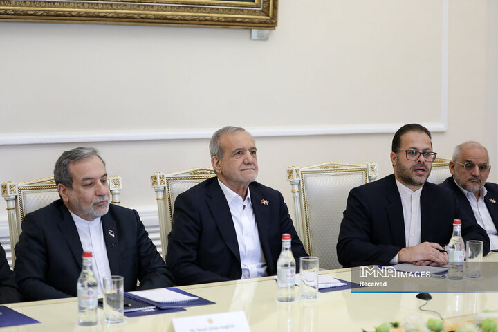 نشست مشترک هیئت‌های عالی‌رتبه ایران و ارمنستان