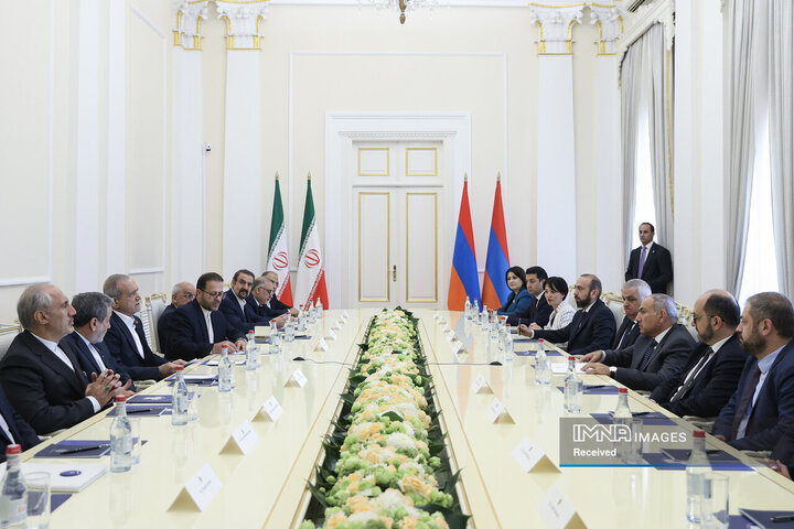 Iranian, Armenian Leaders Sign Joint Statement and 10 Cooperation Agreements to Boost Bilateral Ties