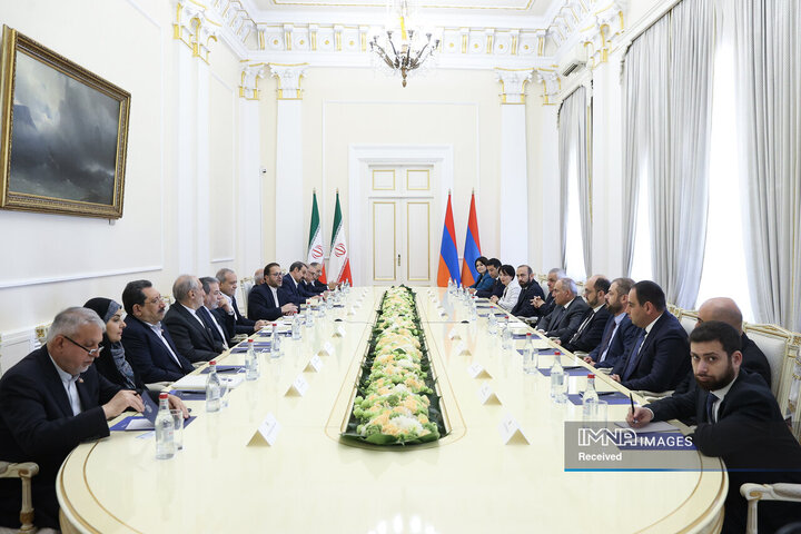 نشست مشترک هیئت‌های عالی‌رتبه ایران و ارمنستان