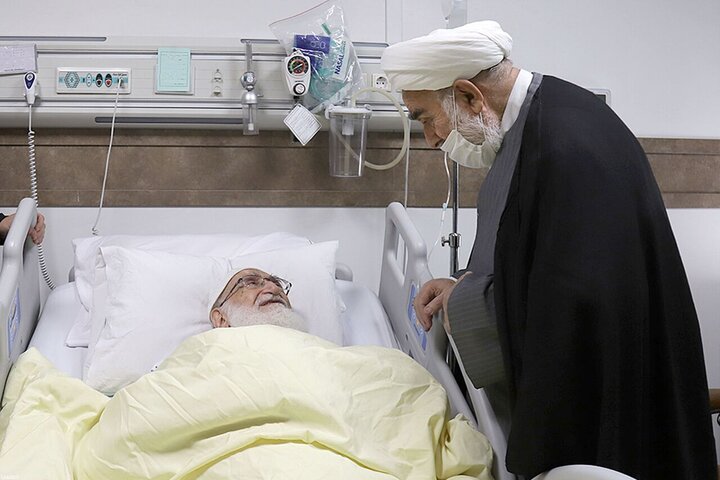رئیس دفتر رهبر انقلاب از آیتالله نوری همدانی عیادت کرد