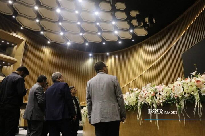 بازدید الیاس حضرتی از مرکز همایش‌های اجلاس سران اصفهان