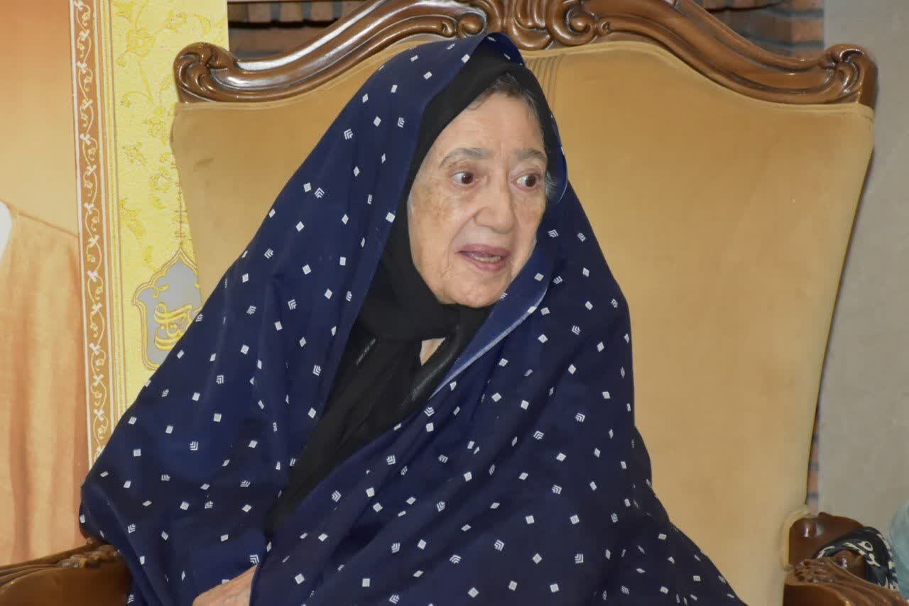 دیدار وزیر فرهنگ با بانوی هنرمند اصفهانی