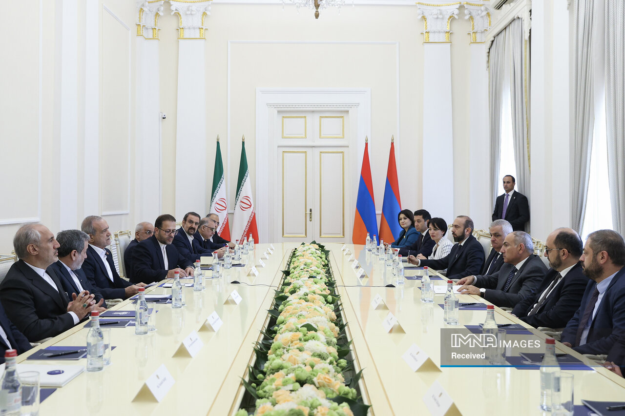 Iranian, Armenian Leaders Sign Joint Statement and 10 Cooperation Agreements to Boost Bilateral Ties