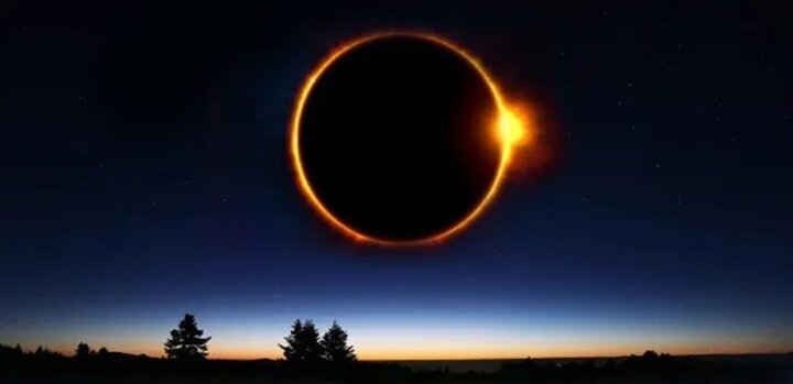 خسوف عجیب آسمان + ماه خونین ( عکس)