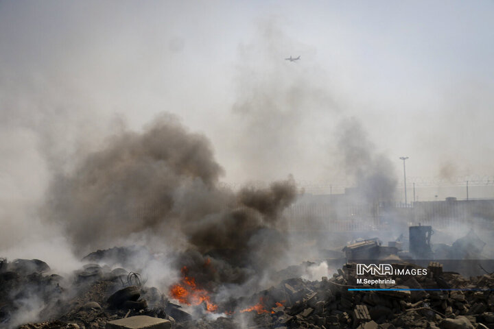 آتش‌سوزی در انبار ضایعات لاستیک در تبریز