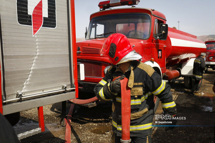 آتش‌سوزی در کارگاه شارژ و فروش گاز مایع در شیراز+ فیلم