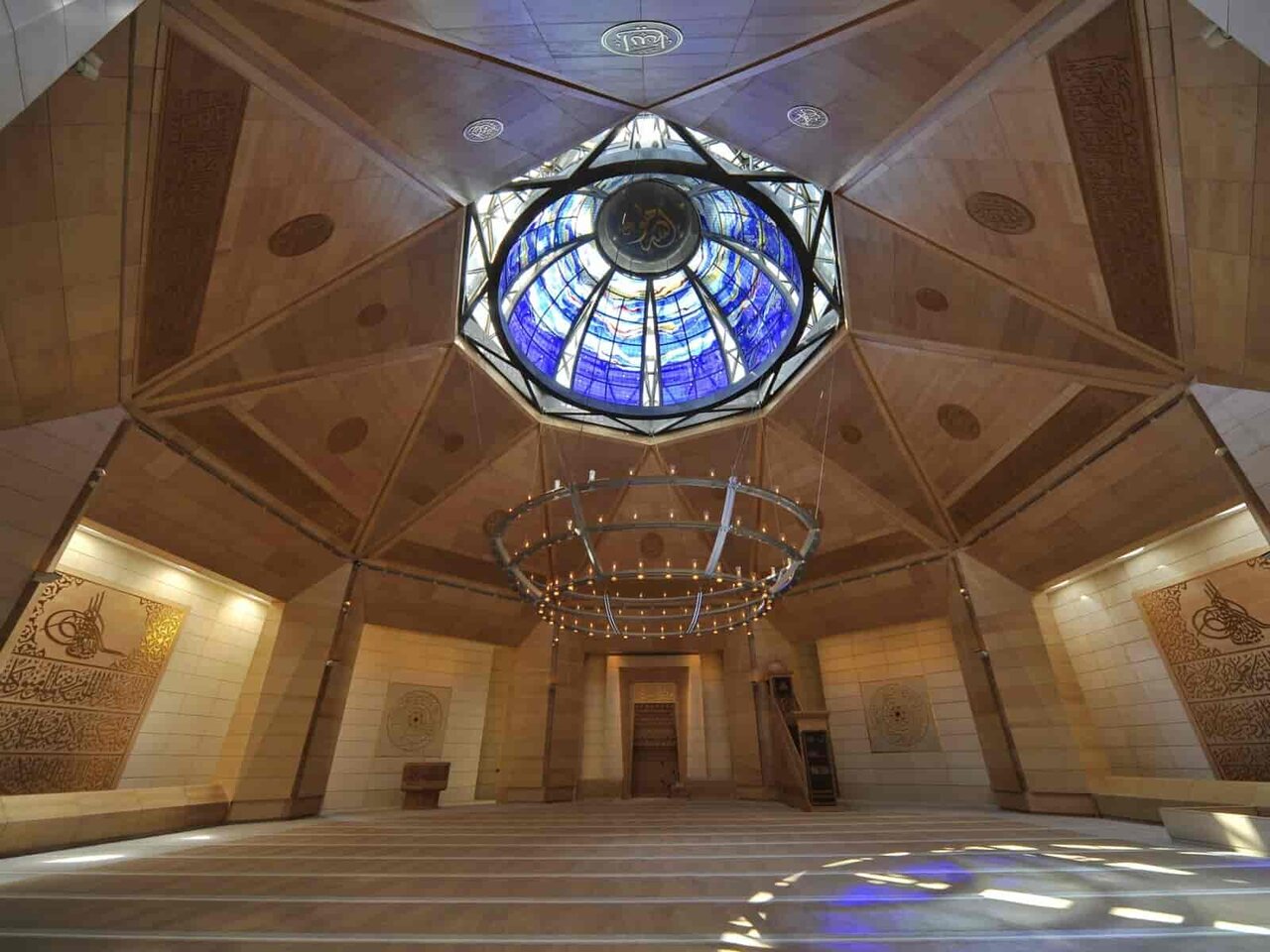 تجلی نوآوری و معنویت در معماری مساجد مدرن