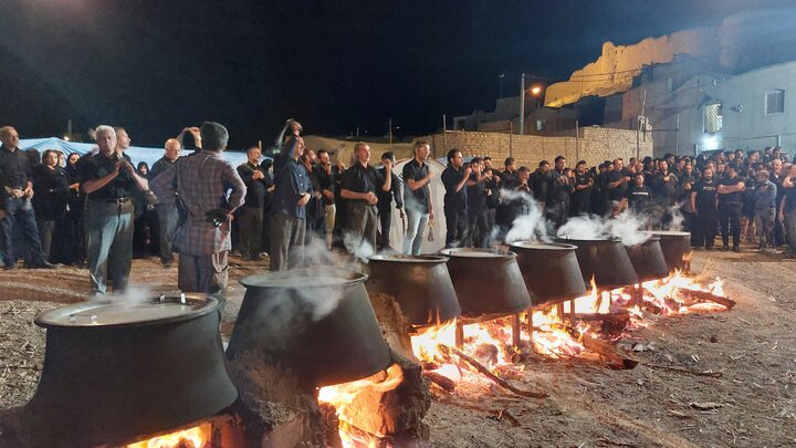 فیلم| آئین سنتی طبخ آش ۲۸ صفر محله محمدیه نایین