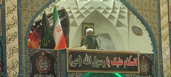 خدمت به مردم با روحیه جهادی و الگوگیری از شهیدان