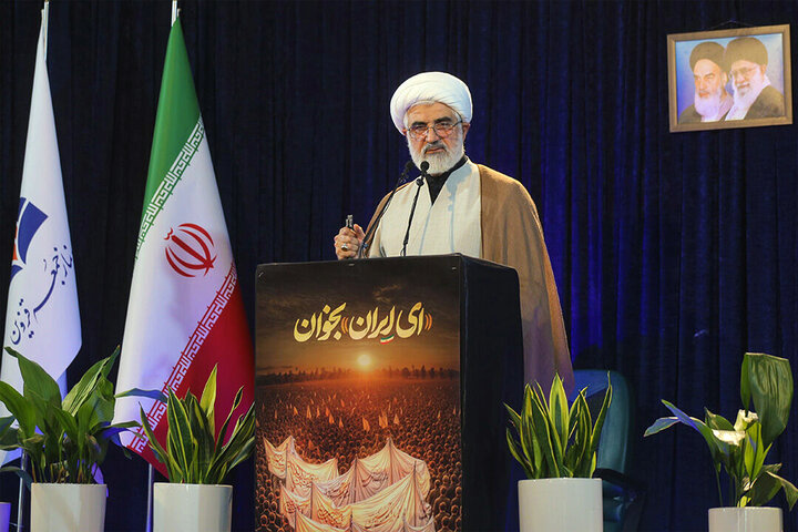 سپاه و ارتش آبروی نظام هستند