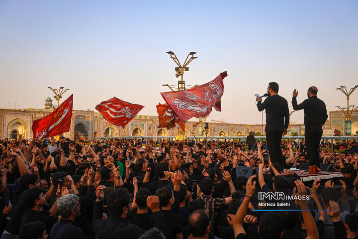 مراسم سنتی چهارپایه خوانی در حرم امام رضا (ع)