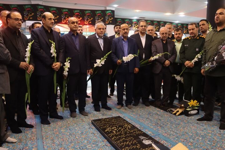 ادای احترام وزیر میراث فرهنگی و استاندار گیلان به شهدای لاهیجان