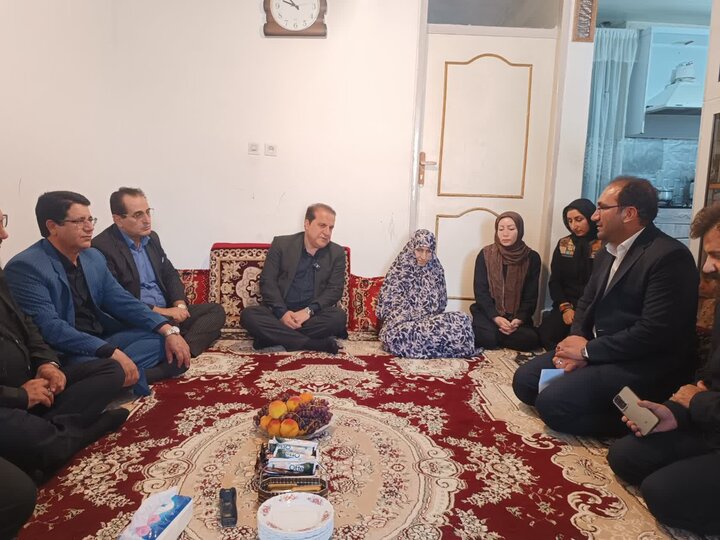 شهدا چراغ راه هدایت جامعه و مظهر اقتدار امروز ما هستند