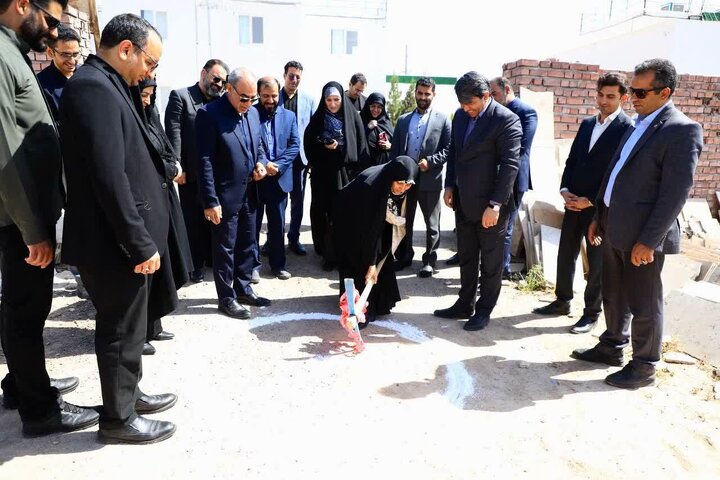 کلنگ‌زنی ۲ پروژه عمرانی و واگذاری ۲۱۰ واحد مسکونی به مددجویان در کرمان