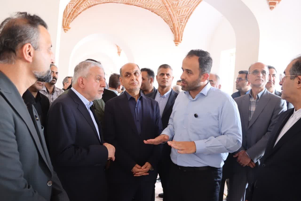بازدید وزیر میراث فرهنگی و استاندار گیلان از عمارت تاریخی شهرداری رشت