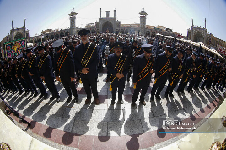 فیلمl دسته عزای خادمان و زائران حرم مطهر حضرت فاطمه معصومه (س) در شهادت امام رضا (ع)