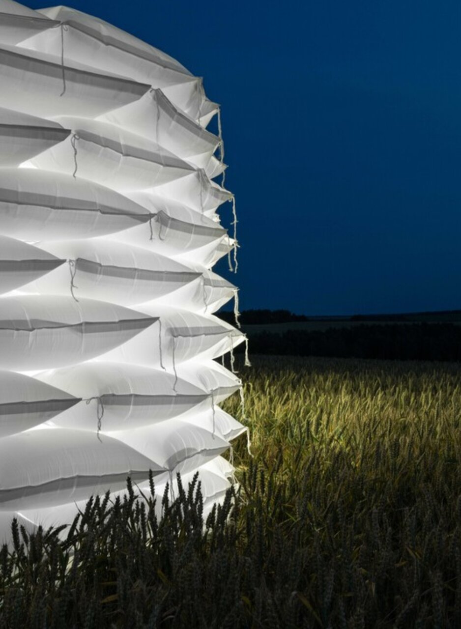 عبور از جنگ به آرامش با یک سازه شهری مدرن