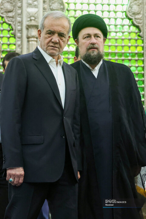 تجدید میثاق رئیس جمهور و اعضای هیئت دولت چهاردهم با آرمان‌های امام راحل