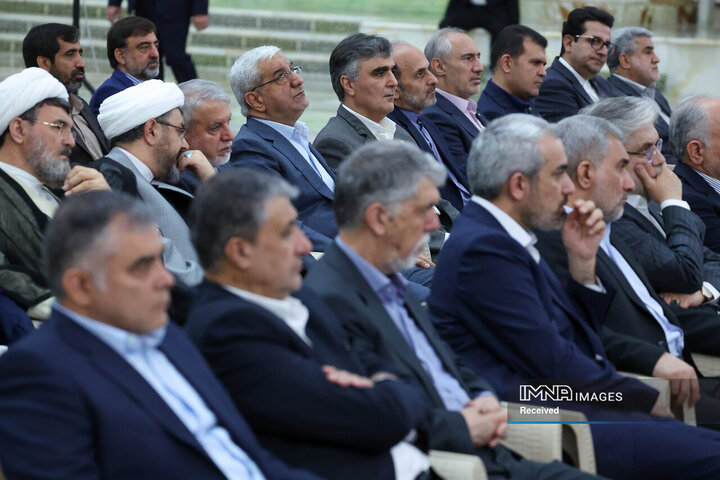 تجدید میثاق رئیس جمهور و اعضای هیئت دولت چهاردهم با آرمان‌های امام راحل