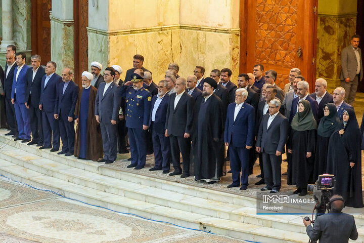 تجدید میثاق رئیس جمهور و اعضای هیئت دولت چهاردهم با آرمانهای امام راحل