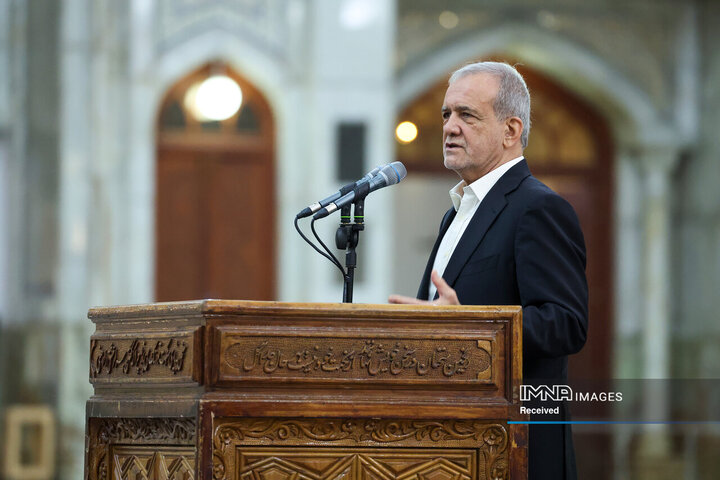 تجدید میثاق رئیس جمهور و اعضای هیئت دولت چهاردهم با آرمان‌های امام راحل