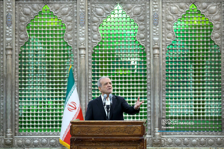 تجدید میثاق رئیس جمهور و اعضای هیئت دولت چهاردهم با آرمان‌های امام راحل