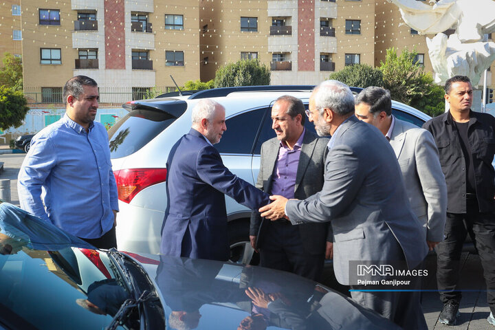 تجدید میثاق رئیس بنیاد شهید با شهدای اصفهان