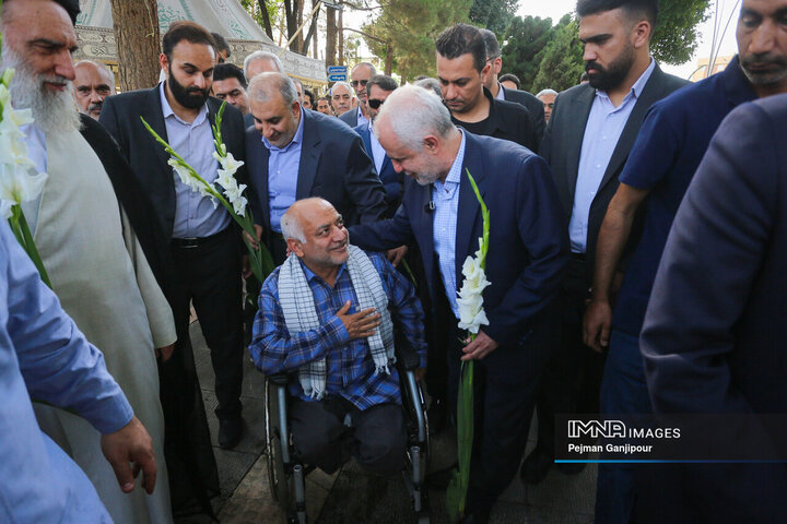 تجدید میثاق رئیس بنیاد شهید با شهدای اصفهان