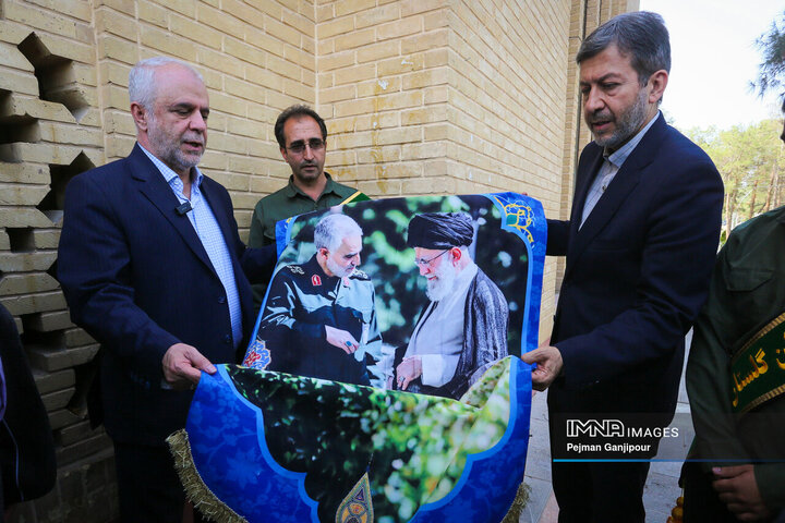 تجدید میثاق رئیس بنیاد شهید با شهدای اصفهان