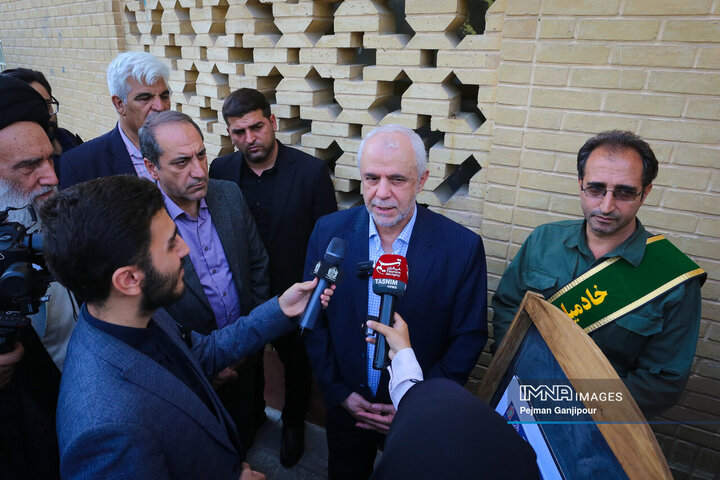 تجدید میثاق رئیس بنیاد شهید با شهدای اصفهان