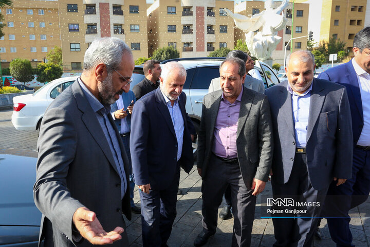 تجدید میثاق رئیس بنیاد شهید با شهدای اصفهان