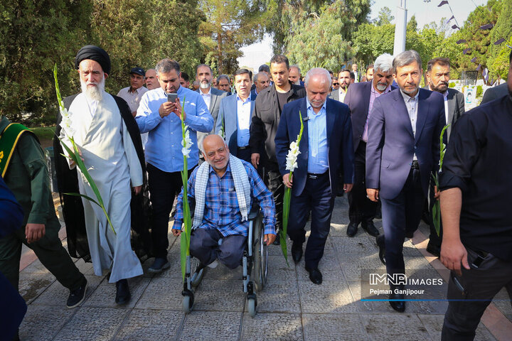 تجدید میثاق رئیس بنیاد شهید با شهدای اصفهان