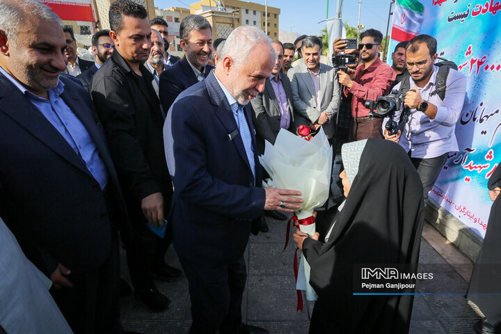 تجدید میثاق رئیس بنیاد شهید با شهدای اصفهان