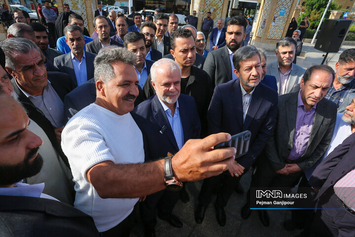 تجدید میثاق رئیس بنیاد شهید با شهدای اصفهان