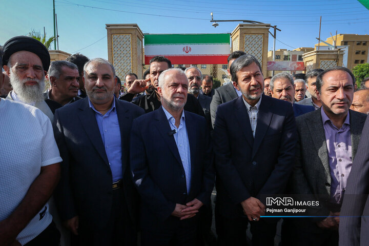 حضور رئیس بنیاد شهید و امور ایثارگران در گلستان شهدای اصفهان