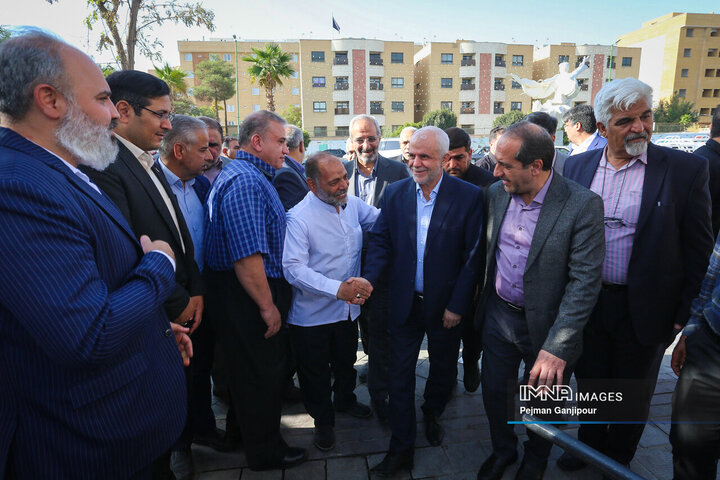 تجدید میثاق رئیس بنیاد شهید با شهدای اصفهان