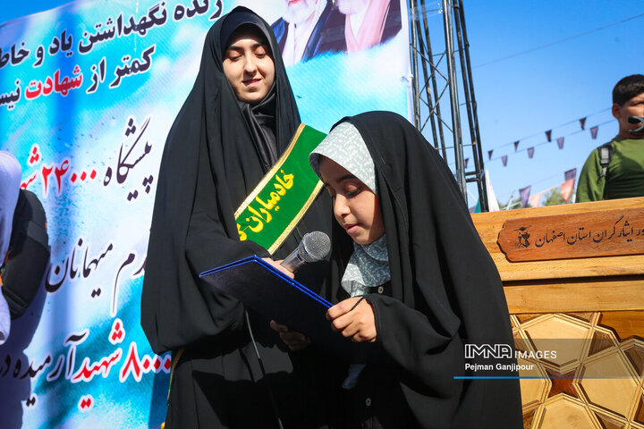 تجدید میثاق رئیس بنیاد شهید با شهدای اصفهان