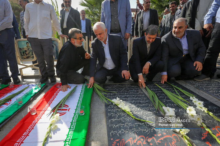 تجدید میثاق رئیس بنیاد شهید با شهدای اصفهان