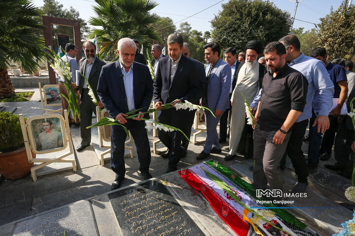 تجدید میثاق رئیس بنیاد شهید با شهدای اصفهان