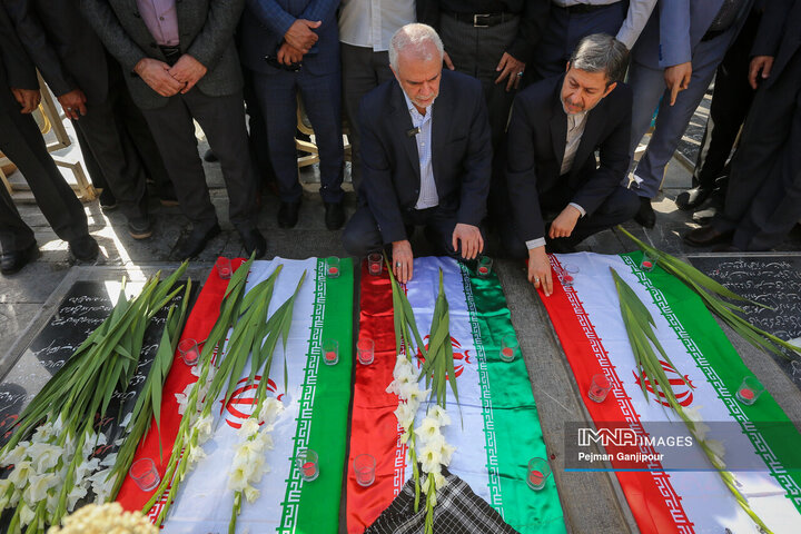 تجدید میثاق رئیس بنیاد شهید با شهدای اصفهان