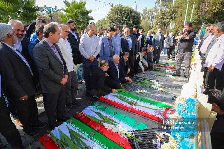 تجدید میثاق رئیس بنیاد شهید با شهدای اصفهان