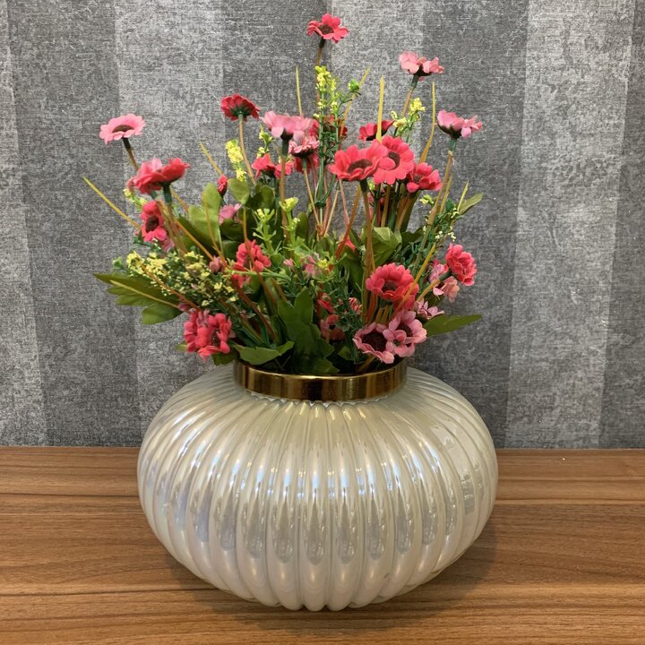 گلدان شیشه‌ای در دکوراسیون داخلی؛ ایده‌های خاص برای خانه‌های مدرن