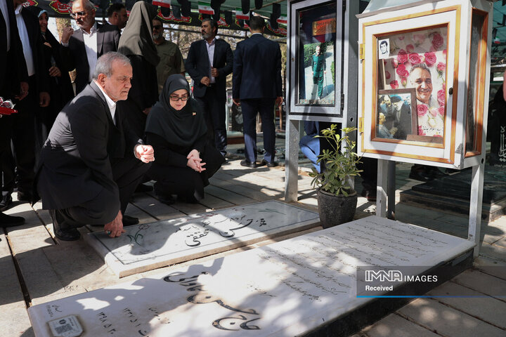 تجدید میثاق رئیس جمهور و اعضای هیئت دولت چهاردهم با آرمان‌های امام خمینی(ره)