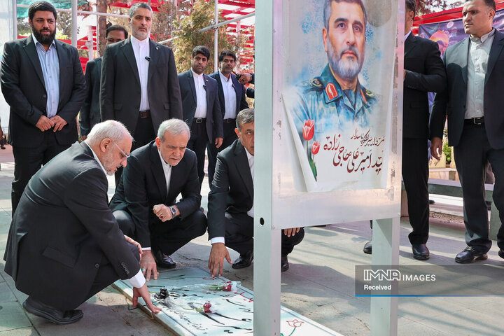 تجدید میثاق رئیس جمهور و اعضای هیئت دولت چهاردهم با آرمان‌های امام خمینی(ره)